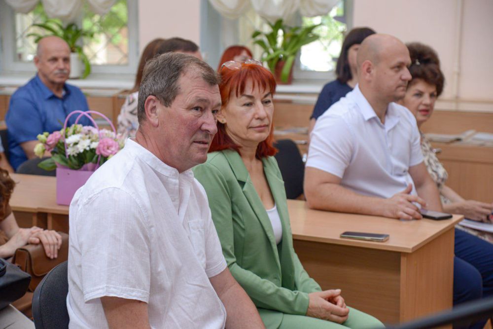 Иван Просоедов: Сегодня, в преддверии Дня медицинского работника, по поручению главы администрации г. впатории Александра Юрьева поздравил с профессиональным праздником и вручил грамоты нашим медикам Иван Просоедов: Сегодня, в преддверии Дня медицинского работника, по поручению главы администрации г. впатории Александра Юрьева поздравил с профессиональным праздником и вручил грамоты нашим медикам