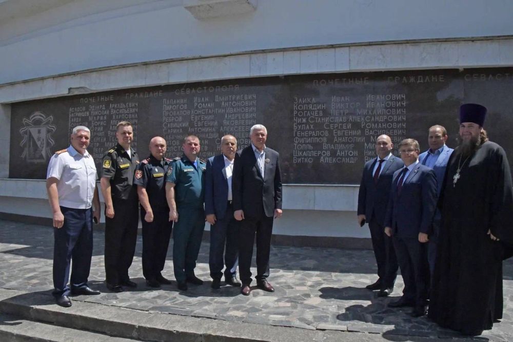 Михаил Развожаев: Адмиралу Александру Викторовичу Витко вручен знак Почётного гражданина Города-Героя Севастополя! Михаил Развожаев: Адмиралу Александру Викторовичу Витко вручен знак Почётного гражданина Города-Героя Севастополя!