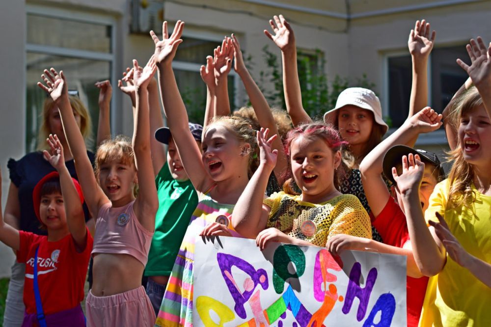 В столице Крыма, на базе МБОУ «СОШ №15 им. .П. Шеплякова» работает детский лагерь дневного пребывания В столице Крыма, на базе МБОУ «СОШ №15 им. .П. Шеплякова» работает детский лагерь дневного пребывания