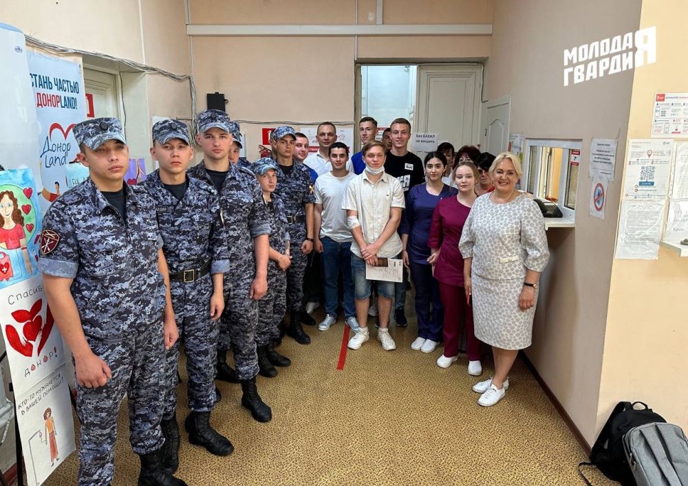 В День донора Ялтинские молодогвардейцы стали донорами крови В День донора Ялтинские молодогвардейцы стали донорами крови