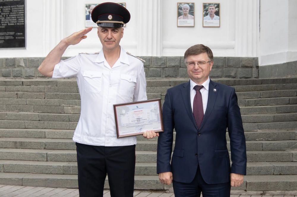 Начальник Управления уголовного розыска УМВД России по г. евастополю Александр Карякин занесен на городскую Доску почёта Начальник Управления уголовного розыска УМВД России по г. евастополю Александр Карякин занесен на городскую Доску почёта