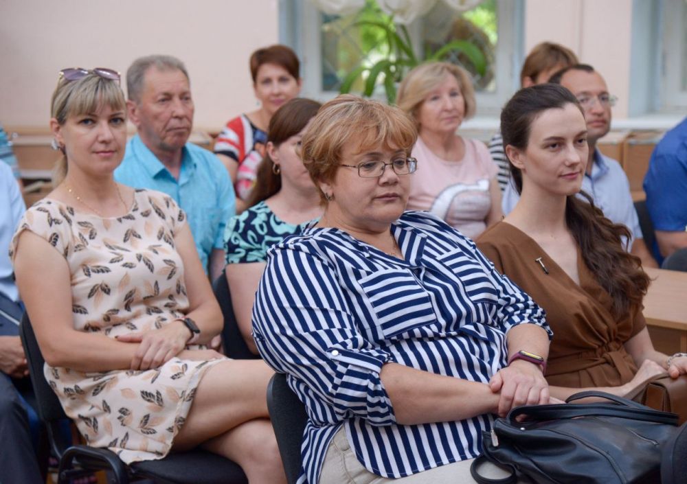 Эммилия Леонова: Больше, чем профессия. Накануне Дня медицинского работника поздравила наших работников здравоохранения с профессиональным праздником Эммилия Леонова: Больше, чем профессия. Накануне Дня медицинского работника поздравила наших работников здравоохранения с профессиональным праздником