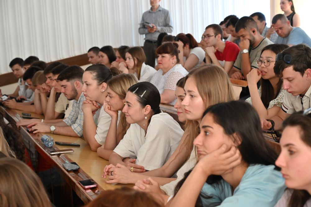 Со студентами крымских вузов продолжают обсуждать Программу развития республики до 2036 года Со студентами крымских вузов продолжают обсуждать Программу развития республики до 2036 года
