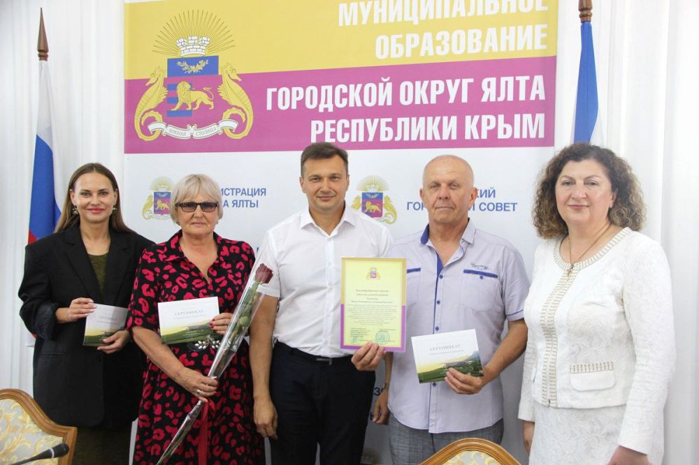 Константин Шимановский: Во Всемирный день донора крови чествовали ялтинские династии доноров, организаторов донорских акций и социальных партнёров донорского движения Константин Шимановский: Во Всемирный день донора крови чествовали ялтинские династии доноров, организаторов донорских акций и социальных партнёров донорского движения
