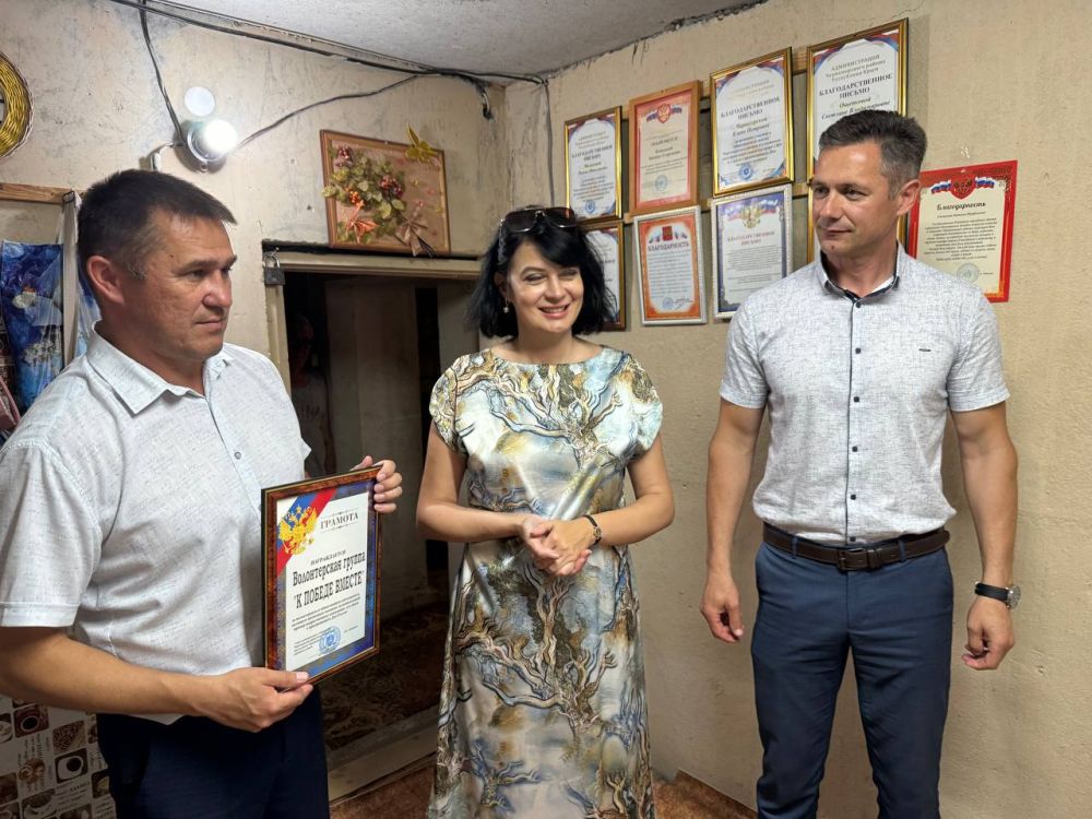 Александр Дудинов: Много неравнодушных людей по всей стране помогают фронту: собирают посылки, вяжут носки, делают окопные свечи, плетут маскировочные сети Александр Дудинов: Много неравнодушных людей по всей стране помогают фронту: собирают посылки, вяжут носки, делают окопные свечи, плетут маскировочные сети