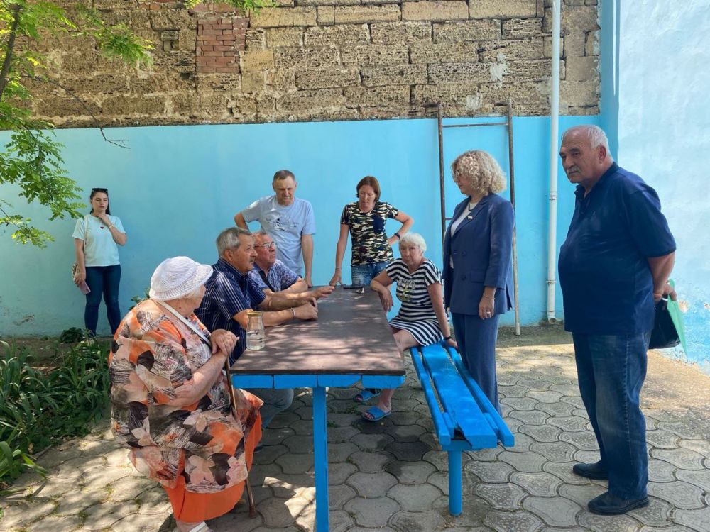 Эммилия Леонова: Сегодня совместно с депутатом Государственного Совета Республики Крым Галиной Витальевной Герасимовой... Эммилия Леонова: Сегодня совместно с депутатом Государственного Совета Республики Крым Галиной Витальевной Герасимовой...