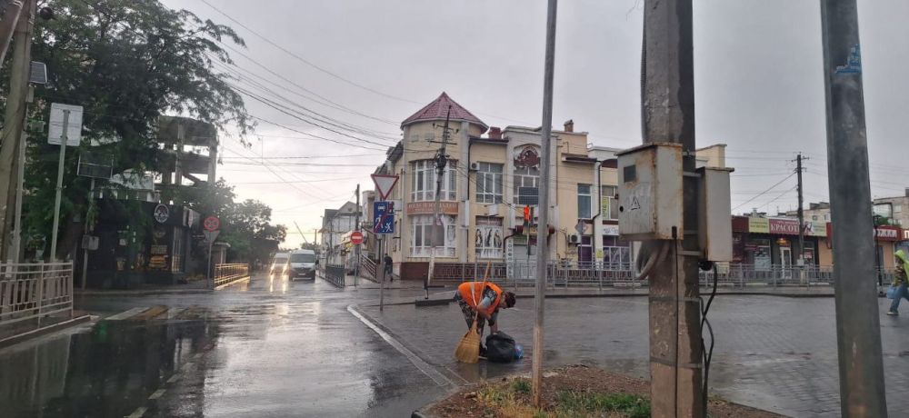 Александр Овдиенко: Осуществил утренний объезд города на предмет выявления аварийный опасных участков и контроля подтапливаем территорий в связи с непогодой Александр Овдиенко: Осуществил утренний объезд города на предмет выявления аварийный опасных участков и контроля подтапливаем территорий в связи с непогодой