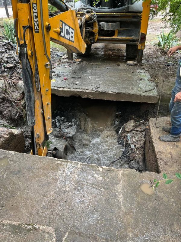 Сотрудники Водоканала и Севприроднадзора совместными усилиями проводили расчистку русла реки Балаклавка Сотрудники Водоканала и Севприроднадзора совместными усилиями проводили расчистку русла реки Балаклавка
