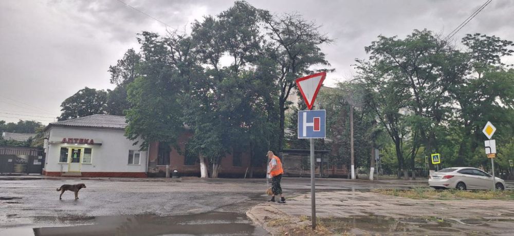 Александр Овдиенко: Осуществил утренний объезд города на предмет выявления аварийный опасных участков и контроля подтапливаем территорий в связи с непогодой Александр Овдиенко: Осуществил утренний объезд города на предмет выявления аварийный опасных участков и контроля подтапливаем территорий в связи с непогодой