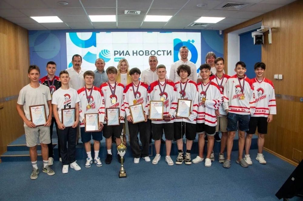 Ольга Торубарова: Совместно с вице-президентом Симферопольской городской федерации хоккея с шайбой, представителем Фонда... Ольга Торубарова: Совместно с вице-президентом Симферопольской городской федерации хоккея с шайбой, представителем Фонда...