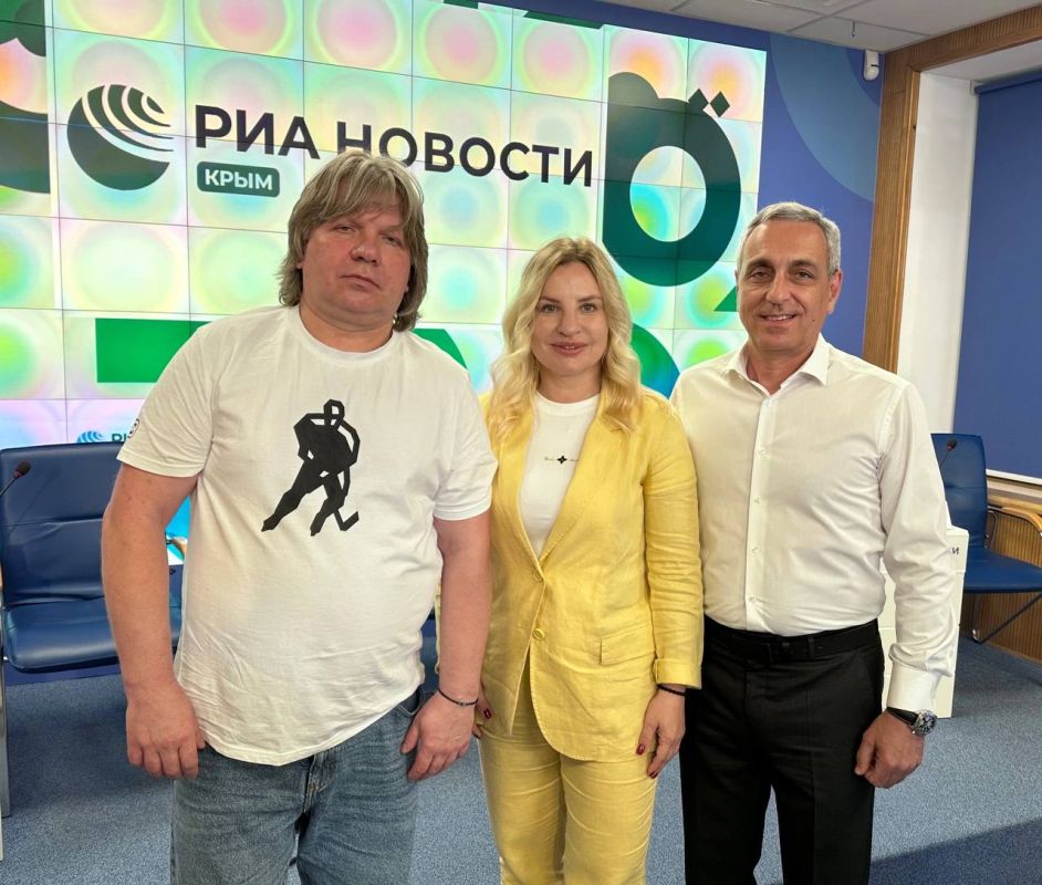 Ольга Торубарова: Совместно с вице-президентом Симферопольской городской федерации хоккея с шайбой, представителем Фонда... Ольга Торубарова: Совместно с вице-президентом Симферопольской городской федерации хоккея с шайбой, представителем Фонда...