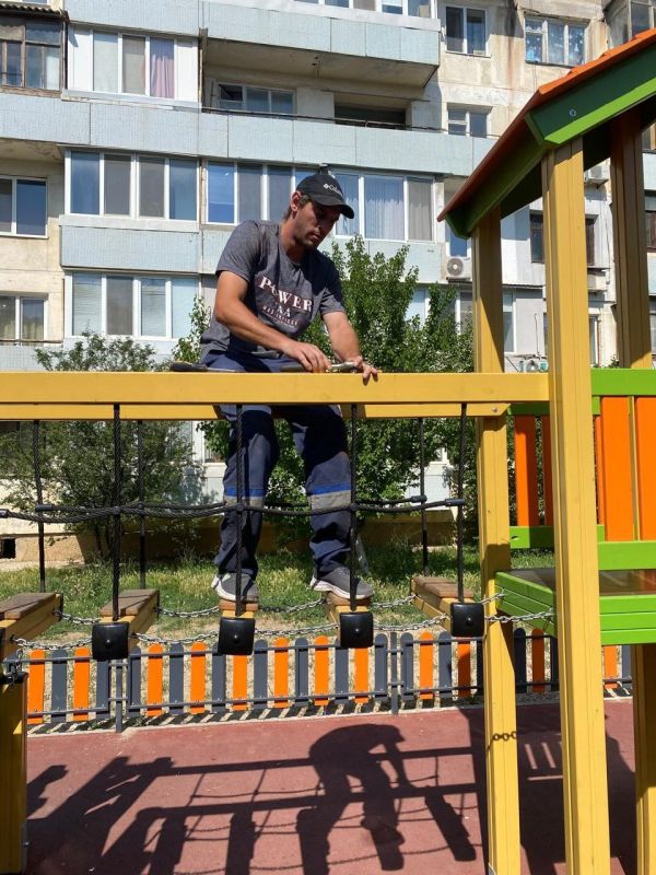 Александр Овдиенко: Если вы стали свидетелем поломки элементов детской площадки во дворе необходимо безотлагательно проинформировать старшего по дому или Управляющую компанию Александр Овдиенко: Если вы стали свидетелем поломки элементов детской площадки во дворе необходимо безотлагательно проинформировать старшего по дому или Управляющую компанию