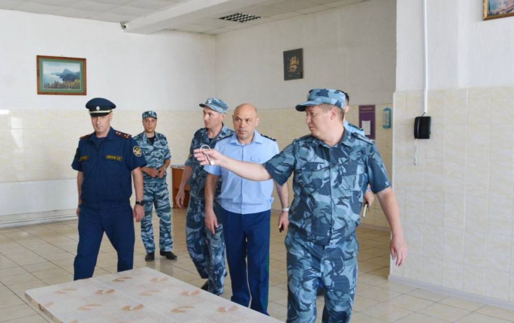 В минувшую пятницу, 14 июня 2024 года, прокурор Республики Крым Олег Камшилов провел плановую проверку в ФКУ КП-1 УФСИН России по Республике Крым и городу Севастополю В минувшую пятницу, 14 июня 2024 года, прокурор Республики Крым Олег Камшилов провел плановую проверку в ФКУ КП-1 УФСИН России по Республике Крым и городу Севастополю