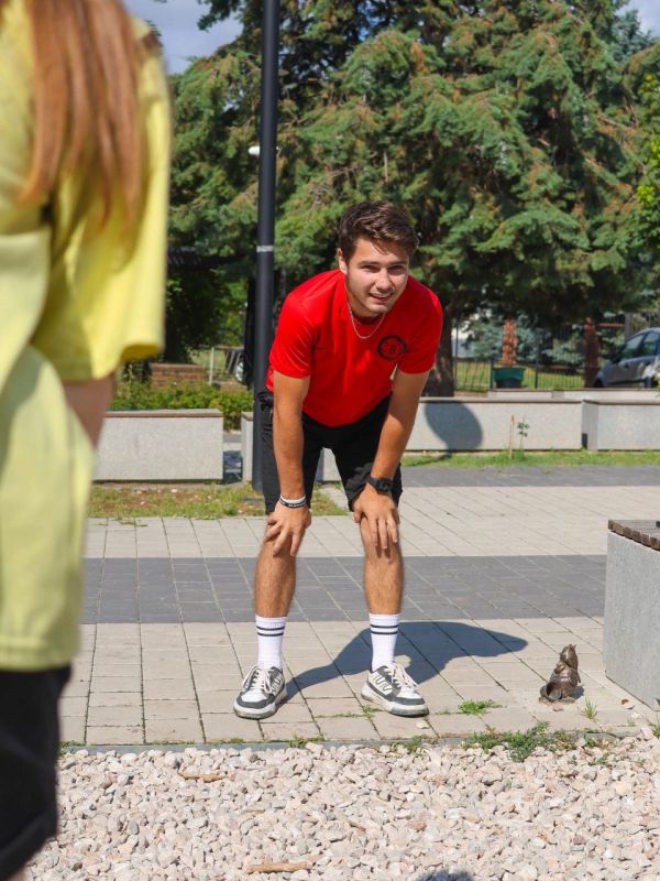 ВЫХОДНОЙ С ПОЛЬЗОЙ!. Сегодня в Крыму выходной, но это не повод пропускать еженедельную зарядку У Ресурсного центра поддержки добровольчества в рамках «Лета с пользой» молодежь занялась спортом, чтобы зарядиться энергией на предстоящую неделю ВЫХОДНОЙ С ПОЛЬЗОЙ!. Сегодня в Крыму выходной, но это не повод пропускать еженедельную зарядку У Ресурсного центра поддержки добровольчества в рамках «Лета с пользой» молодежь занялась спортом, чтобы зарядиться энергией на предстоящую неделю