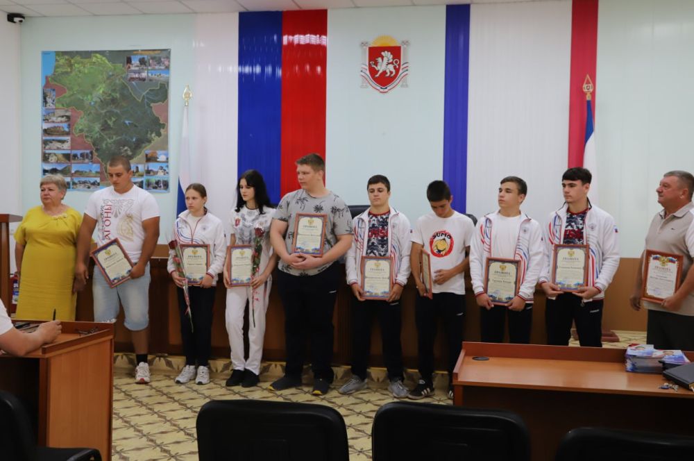 Людмила Пучкова: В рамках аппаратного совещания, которое прошло под моим председательством, состоялось награждение спортсменов Бахчисарайского района и тренеров-преподавателей Спортивной школы №7 Людмила Пучкова: В рамках аппаратного совещания, которое прошло под моим председательством, состоялось награждение спортсменов Бахчисарайского района и тренеров-преподавателей Спортивной школы №7