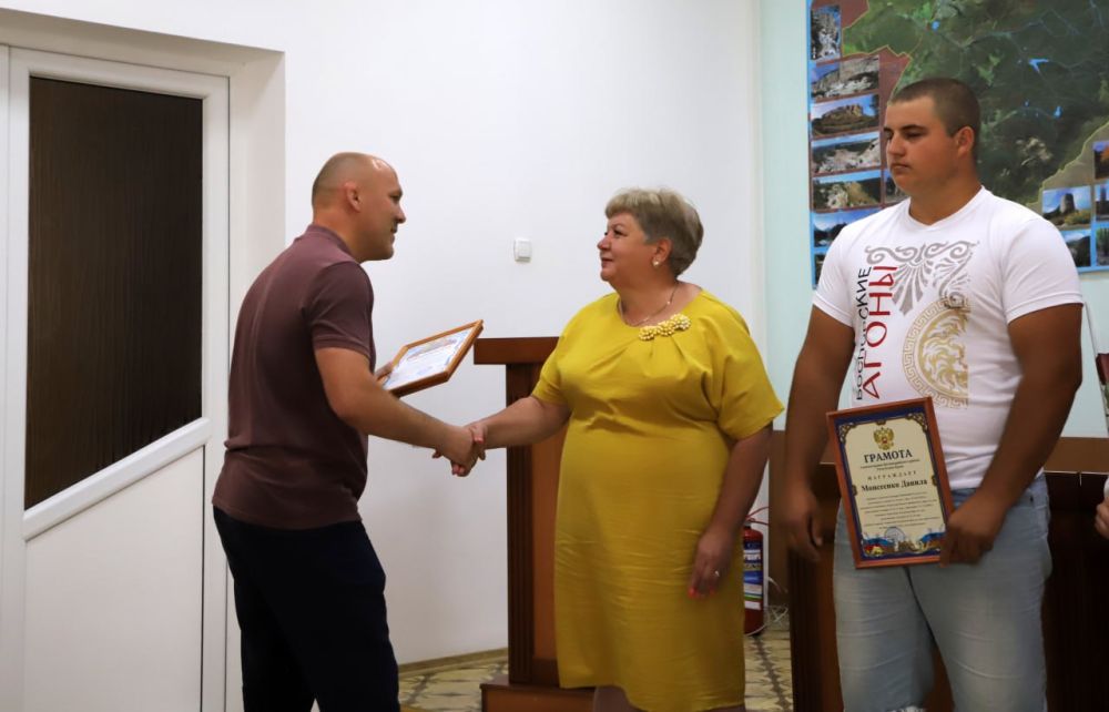 Людмила Пучкова: В рамках аппаратного совещания, которое прошло под моим председательством, состоялось награждение спортсменов Бахчисарайского района и тренеров-преподавателей Спортивной школы №7 Людмила Пучкова: В рамках аппаратного совещания, которое прошло под моим председательством, состоялось награждение спортсменов Бахчисарайского района и тренеров-преподавателей Спортивной школы №7