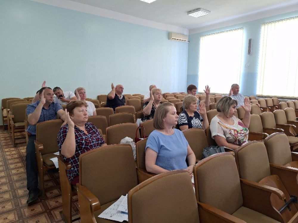 18 июня состоялось 98-е внеочередное заседание Советского районного совета Республики Крым 2-го созыва под руководством председателя Советского районного совета Елены Пось 18 июня состоялось 98-е внеочередное заседание Советского районного совета Республики Крым 2-го созыва под руководством председателя Советского районного совета Елены Пось