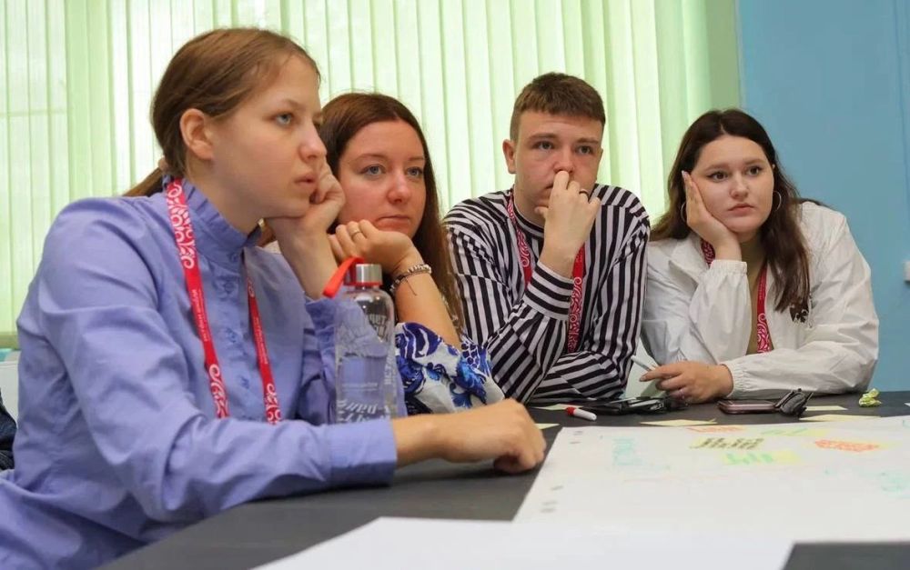 ПОСЛЫ РУССКОГО ЯЗЫКА. С 9 по 13 июня прошёл первый в этом году заезд Всероссийского проекта «Истоки. Школа». Форум объединил... ПОСЛЫ РУССКОГО ЯЗЫКА. С 9 по 13 июня прошёл первый в этом году заезд Всероссийского проекта «Истоки. Школа». Форум объединил...