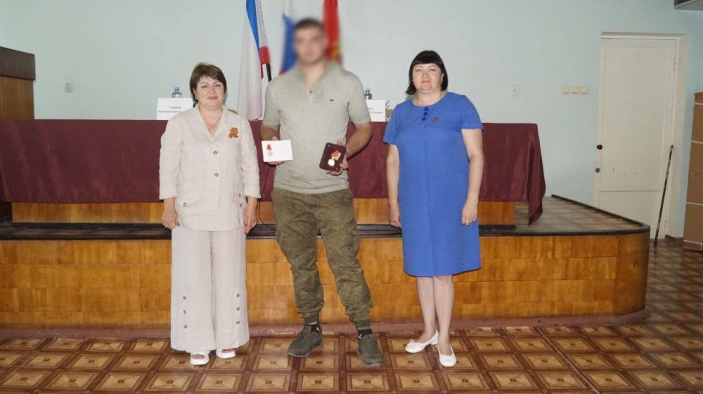 Виктория Грицай: Совместно с председателем Советского районного совета Еленой Пось вручили Памятные медали «80 лет освобождения Крыма от фашистских захватчиков» от Главы Республики Крым Сергея Аксёнова участникам специальной военной операции, землякам: Виктория Грицай: Совместно с председателем Советского районного совета Еленой Пось вручили Памятные медали «80 лет освобождения Крыма от фашистских захватчиков» от Главы Республики Крым Сергея Аксёнова участникам специальной военной операции, землякам: