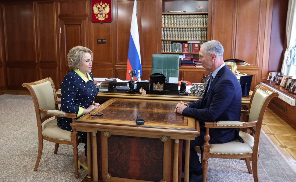 В. Матвиенко провела встречу с губернатором Херсонской области В. Сальдо В. Матвиенко провела встречу с губернатором Херсонской области В. Сальдо