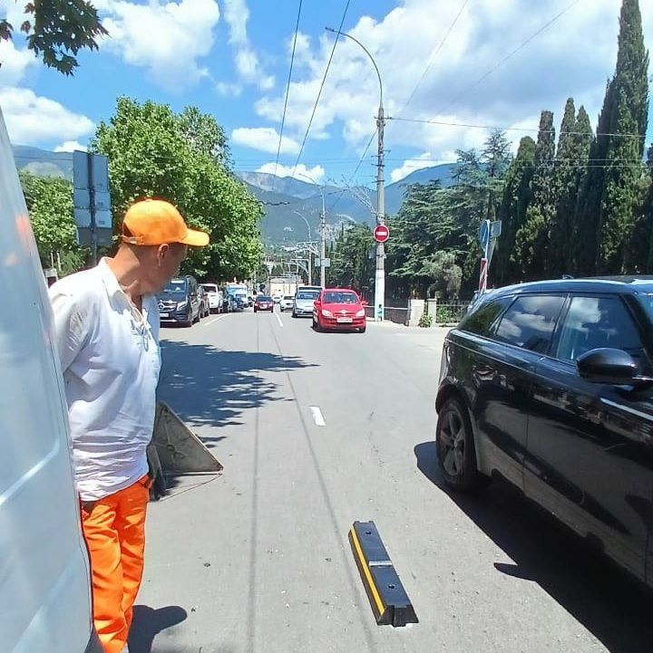 В Ялте заменят делиниаторы на Чехова и Киевской В Ялте заменят делиниаторы на Чехова и Киевской