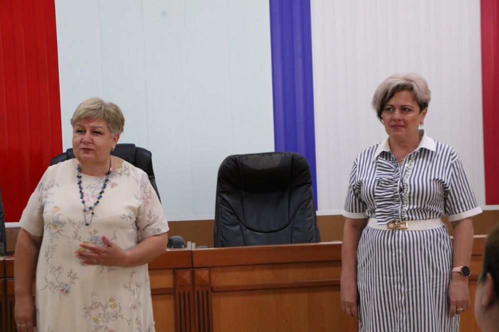 Ольга Урайкина: В большом зале администрации Бахчисарайского района состоялось торжественное награждение сотрудников Муниципального казенного учреждения «Центр по обслуживанию муниципальных учреждений образования Бахчисарайского района» Ольга Урайкина: В большом зале администрации Бахчисарайского района состоялось торжественное награждение сотрудников Муниципального казенного учреждения «Центр по обслуживанию муниципальных учреждений образования Бахчисарайского района»