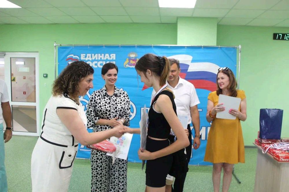 Константин Шимановский: Состоялось награждение призёров и участников ежегодного конкурса «Моя спортивная семья», который проводит Ялтинское местное отделение «Единой России» в рамках партийного проекта «Детский спорт»! Константин Шимановский: Состоялось награждение призёров и участников ежегодного конкурса «Моя спортивная семья», который проводит Ялтинское местное отделение «Единой России» в рамках партийного проекта «Детский спорт»!