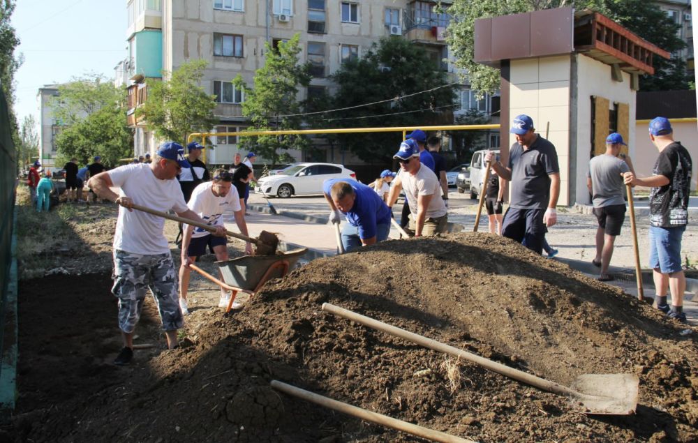 Игорь Ткаченко: Сегодня перед работой вместе с коллегами и единомышленниками занимались общественным трудом, чтобы еще один уголок нашего города стал более ухоженным Игорь Ткаченко: Сегодня перед работой вместе с коллегами и единомышленниками занимались общественным трудом, чтобы еще один уголок нашего города стал более ухоженным