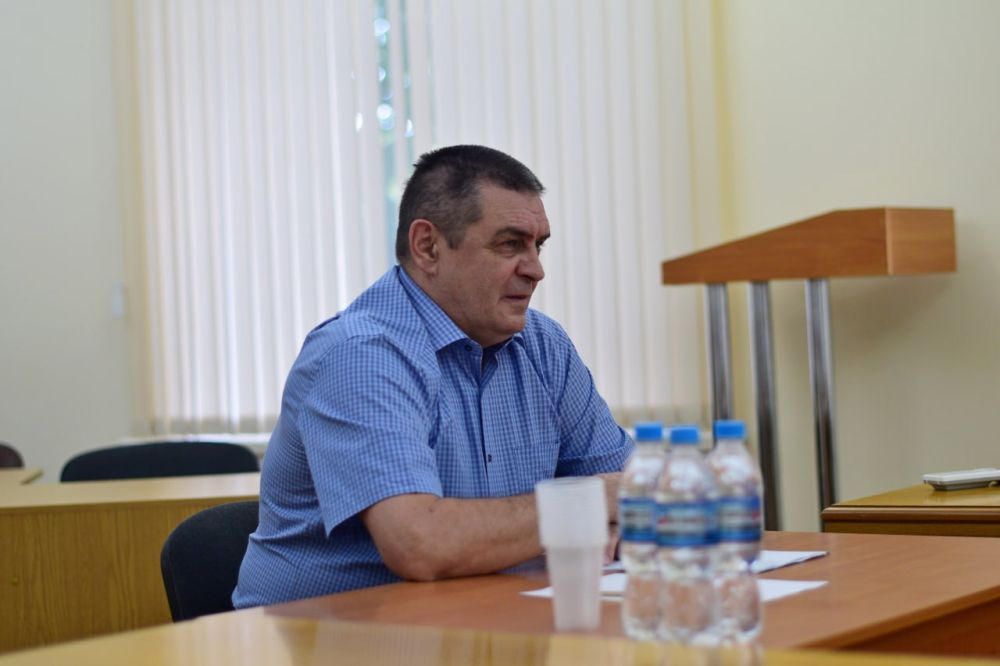 Глава администрации Симферополя Михаил Афанасьев провёл личный приём граждан, в ходе которого к нему обратились 9 симферопольцев Глава администрации Симферополя Михаил Афанасьев провёл личный приём граждан, в ходе которого к нему обратились 9 симферопольцев