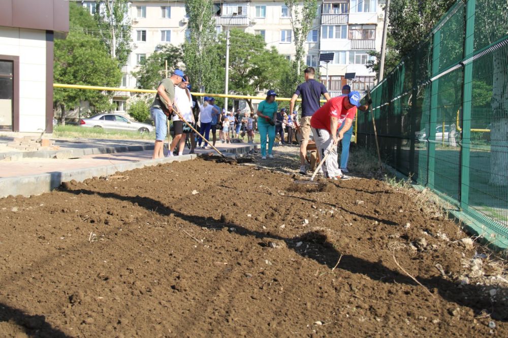 Игорь Ткаченко: Сегодня перед работой вместе с коллегами и единомышленниками занимались общественным трудом, чтобы еще один уголок нашего города стал более ухоженным Игорь Ткаченко: Сегодня перед работой вместе с коллегами и единомышленниками занимались общественным трудом, чтобы еще один уголок нашего города стал более ухоженным