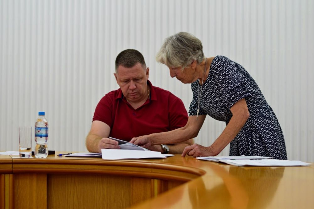 Глава администрации Симферополя Михаил Афанасьев провёл личный приём граждан, в ходе которого к нему обратились 9 симферопольцев Глава администрации Симферополя Михаил Афанасьев провёл личный приём граждан, в ходе которого к нему обратились 9 симферопольцев