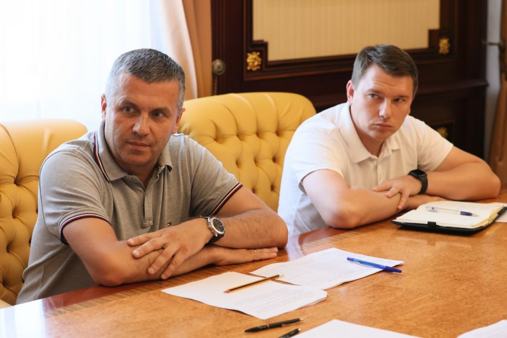 Сергей Аксёнов: В ходе еженедельной рабочей встречи с министром жилищно-коммунального хозяйства Республики Крым Максимом... Сергей Аксёнов: В ходе еженедельной рабочей встречи с министром жилищно-коммунального хозяйства Республики Крым Максимом...