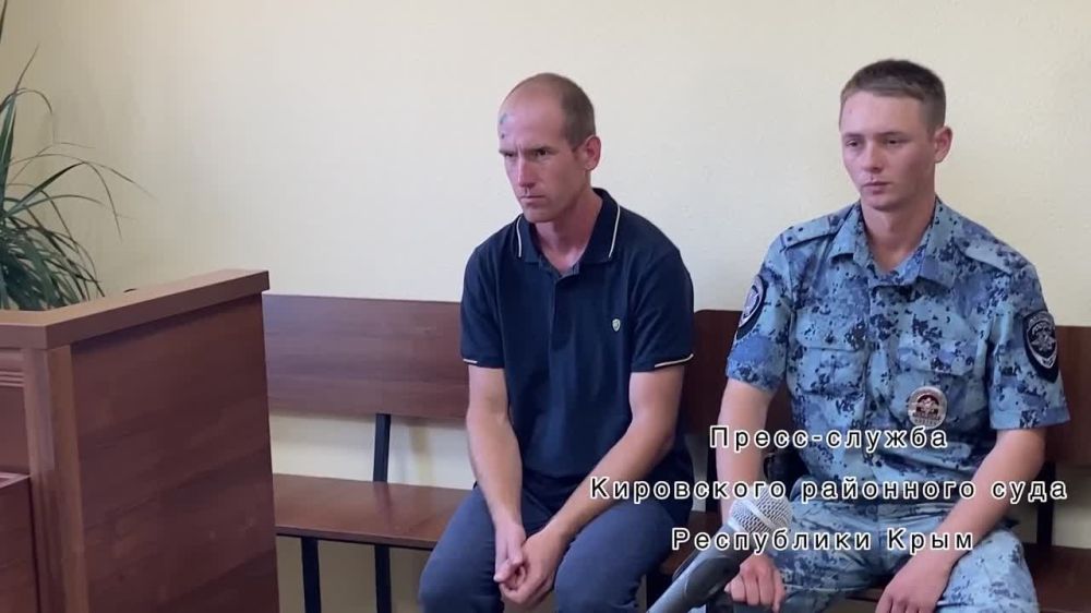 В Крыму мужчина заплатит 90 тысяч рублей, а также отбудет 13 суток административного ареста за дискредитацию российских военных и публикацию экстремистских картинок