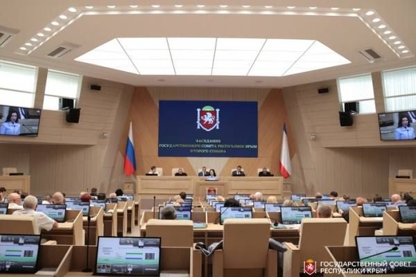 Сергей Аксёнов: Несмотря на испытания и сложности, парламентарии всегда реагировали на возникающие вопросы и двигались вперед вместе с исполнительной властью и крымчанами Сергей Аксёнов: Несмотря на испытания и сложности, парламентарии всегда реагировали на возникающие вопросы и двигались вперед вместе с исполнительной властью и крымчанами