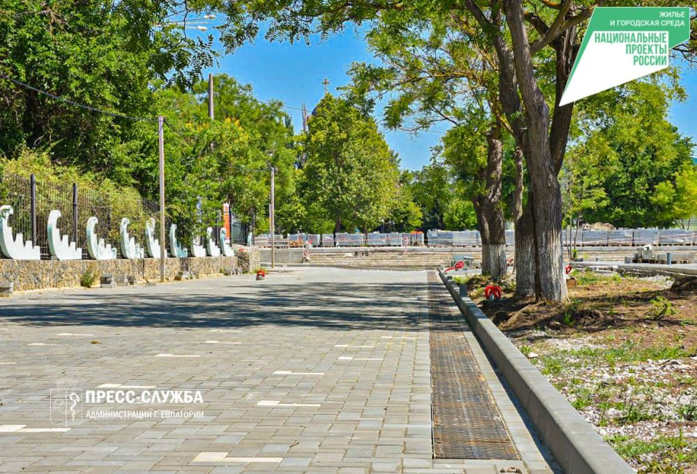 На Фестивальной площади строители приступили к укладке асфальта На Фестивальной площади строители приступили к укладке асфальта
