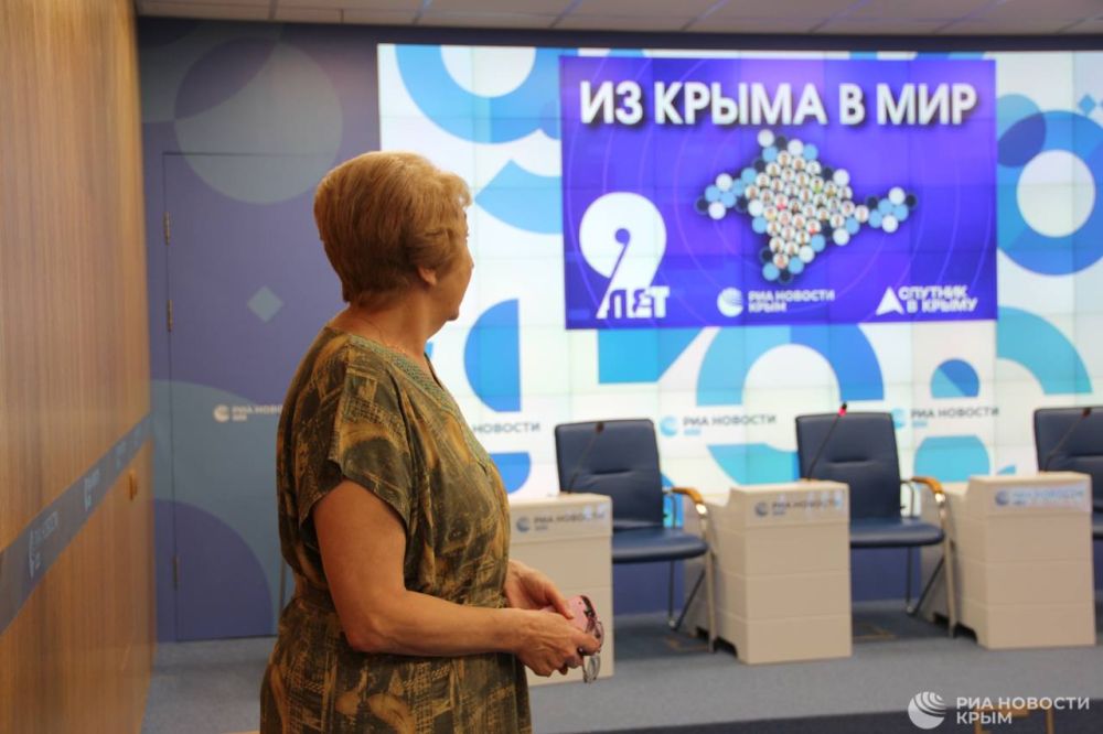 0Студенты КФУ – на экскурсии в крымском подразделении медиагруппы "Россия сегодня" 0Студенты КФУ – на экскурсии в крымском подразделении медиагруппы "Россия сегодня"