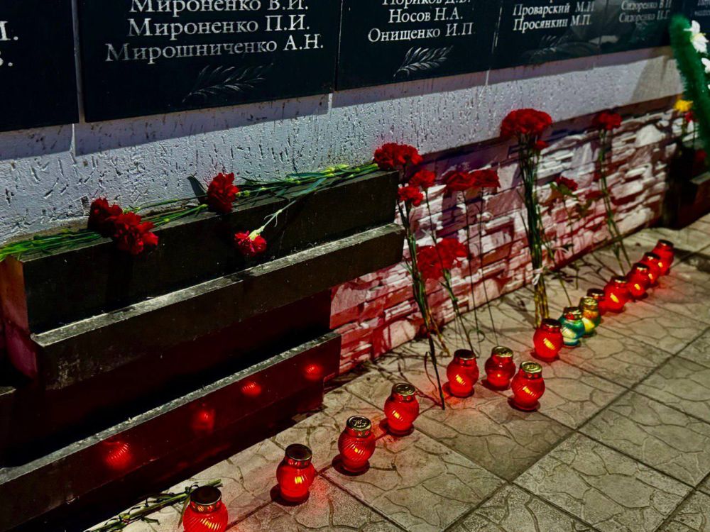 Василий Телиженко: В Армянске состоялась акция «Свеча памяти», приуроченная к 83-ей годовщине со дня начала Великой Отечественной войны Василий Телиженко: В Армянске состоялась акция «Свеча памяти», приуроченная к 83-ей годовщине со дня начала Великой Отечественной войны