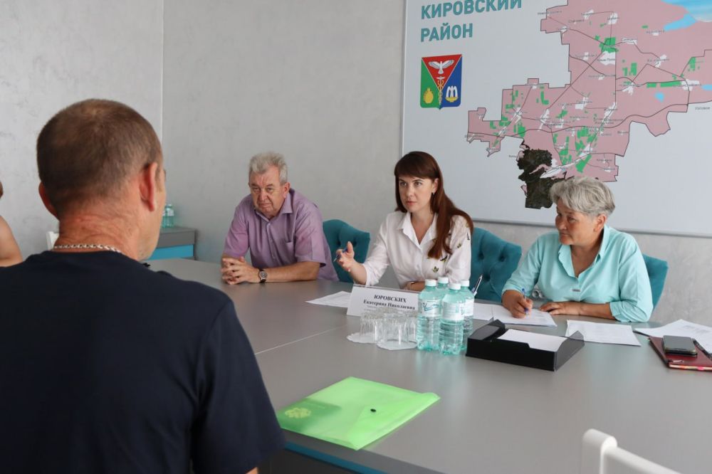 Руководство Минимущества Крыма продолжает выездные приемы граждан по профильным вопросам