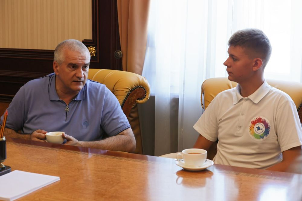 Сергей Аксёнов: На встрече с лидерами ученического самоуправления республики ребята рассказали о своих предложениях, поделились идеями и проектами Сергей Аксёнов: На встрече с лидерами ученического самоуправления республики ребята рассказали о своих предложениях, поделились идеями и проектами
