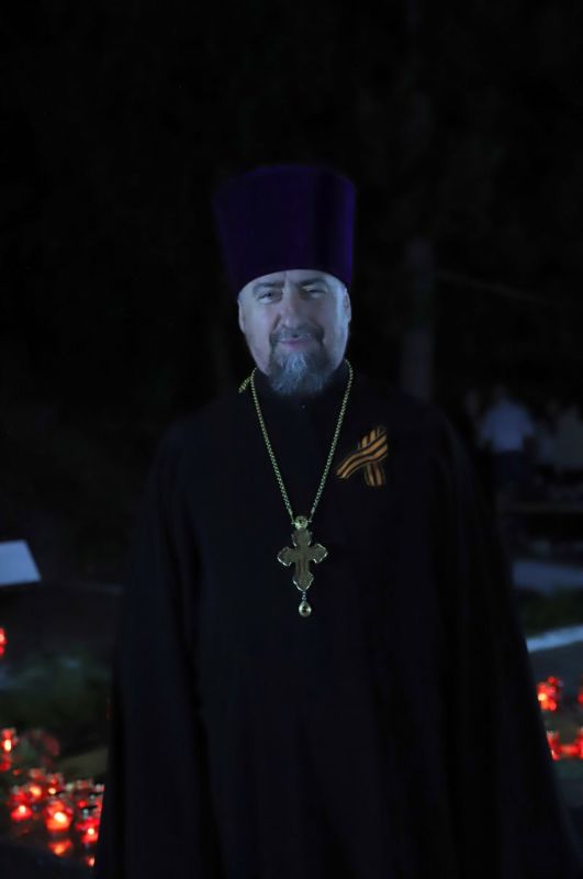 Сегодня, в День памяти и скорби, по всей России в ночной тишине зажигаются свечи – в память о тех, кто не вернулся с полей сражений, погиб во время Великой Отечественной войны Сегодня, в День памяти и скорби, по всей России в ночной тишине зажигаются свечи – в память о тех, кто не вернулся с полей сражений, погиб во время Великой Отечественной войны