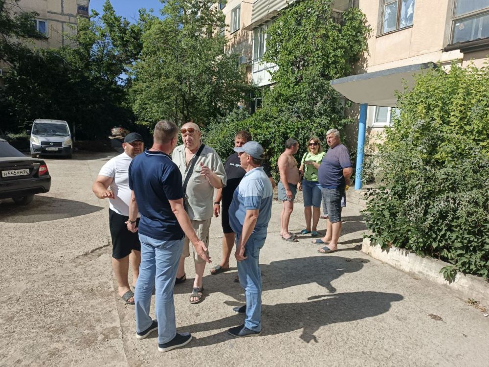 Александр Юрьев: Сегодня совместно с Председателем Света Министров РК Юрием Гоцанюком проверили ход работ по ремонту тротуаров Александр Юрьев: Сегодня совместно с Председателем Света Министров РК Юрием Гоцанюком проверили ход работ по ремонту тротуаров