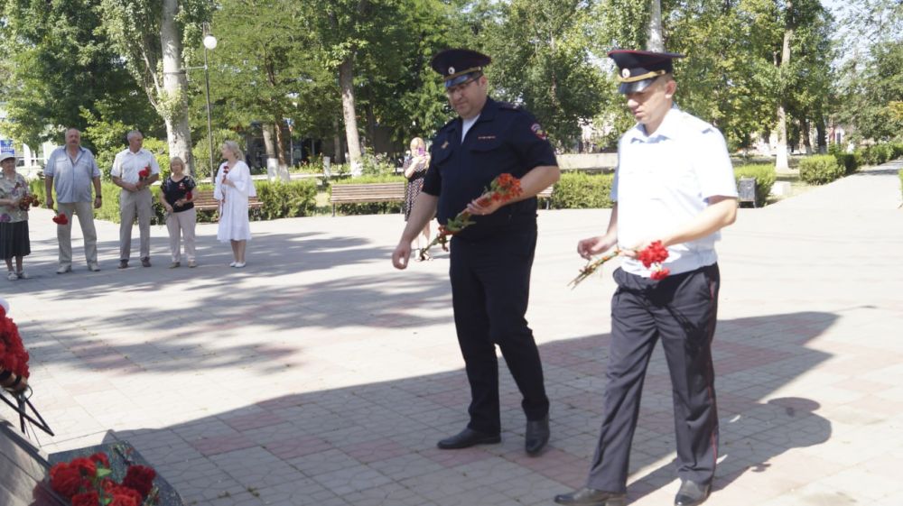 22 июня в пгт Советском возле памятника Воину-освободителю состоялось мероприятие, приуроченное ко Дню памяти и скорби 22 июня в пгт Советском возле памятника Воину-освободителю состоялось мероприятие, приуроченное ко Дню памяти и скорби