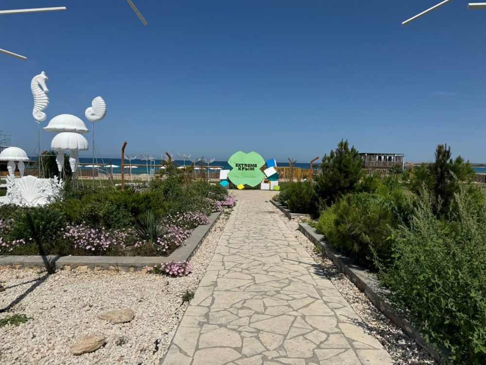 Александр Дудинов: Чистейшее лазурное море, песчаные пляжи и живописные пейзажи - Черноморский район Александр Дудинов: Чистейшее лазурное море, песчаные пляжи и живописные пейзажи - Черноморский район