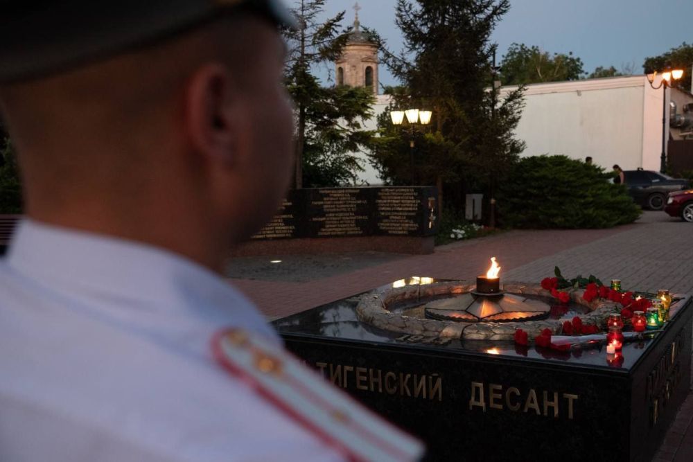 Керченские полицейские присоединились ко Всероссийской акции «Свеча памяти» Керченские полицейские присоединились ко Всероссийской акции «Свеча памяти»