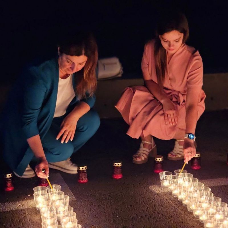 Ялта помнит и чтит. В Ялте прошли сразу две акции, посвящённые Дню памяти и скорби: «Свеча памяти» и «Огненные картины... Ялта помнит и чтит. В Ялте прошли сразу две акции, посвящённые Дню памяти и скорби: «Свеча памяти» и «Огненные картины...
