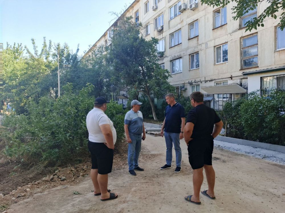 Александр Юрьев: Сегодня совместно с Председателем Света Министров РК Юрием Гоцанюком проверили ход работ по ремонту тротуаров Александр Юрьев: Сегодня совместно с Председателем Света Министров РК Юрием Гоцанюком проверили ход работ по ремонту тротуаров