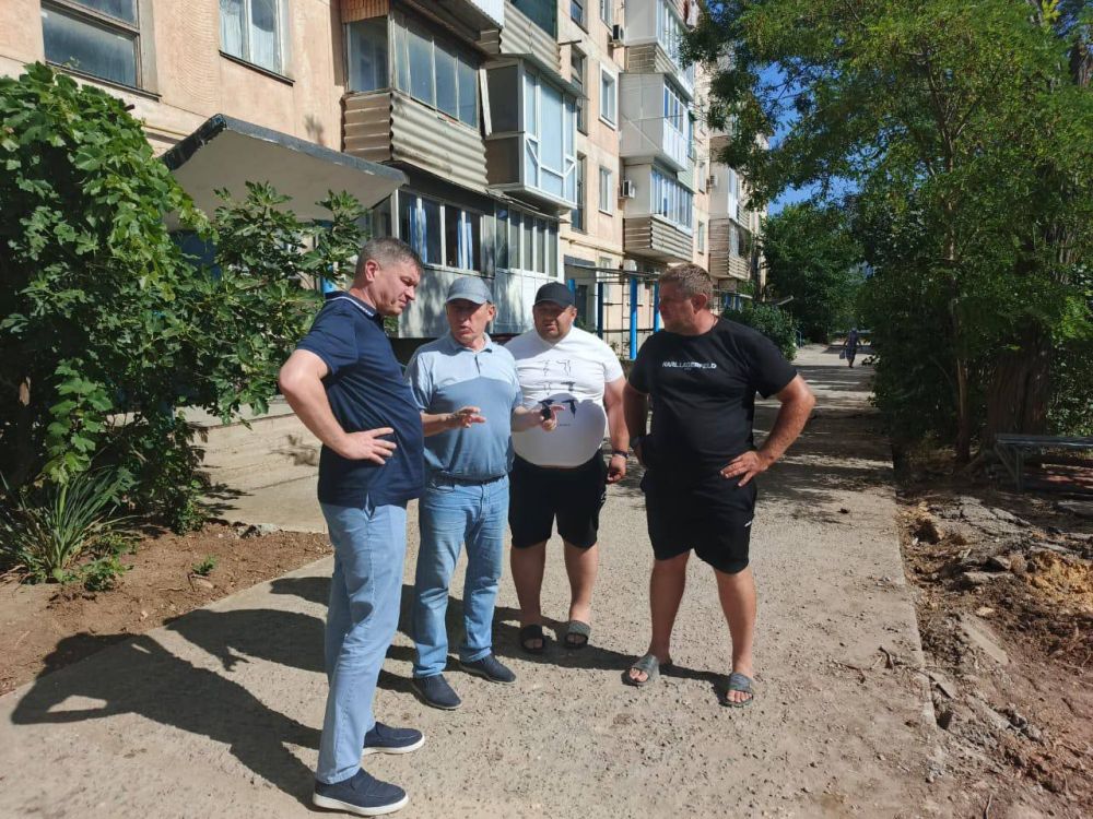 Юрий Гоцанюк: В Евпатории с коллегами проверили ход работ по ремонту тротуаров на пр. енина Юрий Гоцанюк: В Евпатории с коллегами проверили ход работ по ремонту тротуаров на пр. енина