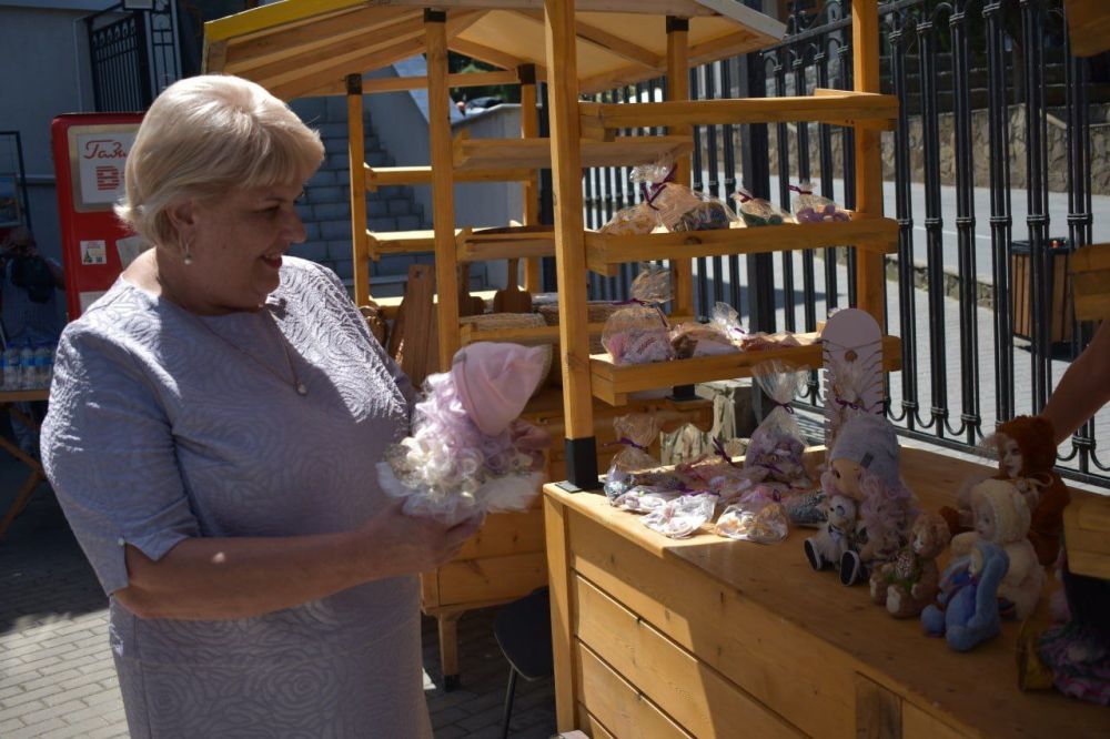 Галина Огнёва: Сегодня с огромным удовольствием приняла участие в открытии ярмарки Крымских производителей «Ривьера - Арт», расположенной на площадке отеля Riviera Sunrise Resort & SPA Галина Огнёва: Сегодня с огромным удовольствием приняла участие в открытии ярмарки Крымских производителей «Ривьера - Арт», расположенной на площадке отеля Riviera Sunrise Resort & SPA