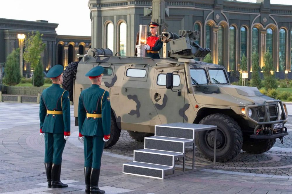 В День памяти и скорби у стен Главного храма ВС РФ зажгли 1418 свечей с пламенем от Вечного огня Пискарёвского мемориального кладбища Санкт-Петербурга В День памяти и скорби у стен Главного храма ВС РФ зажгли 1418 свечей с пламенем от Вечного огня Пискарёвского мемориального кладбища Санкт-Петербурга
