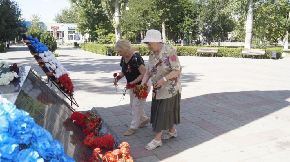 22 июня в пгт Советском возле памятника Воину-освободителю состоялось мероприятие, приуроченное ко Дню памяти и скорби 22 июня в пгт Советском возле памятника Воину-освободителю состоялось мероприятие, приуроченное ко Дню памяти и скорби